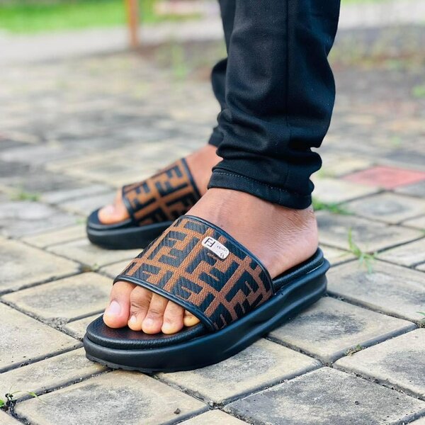 Claquettes Fendi