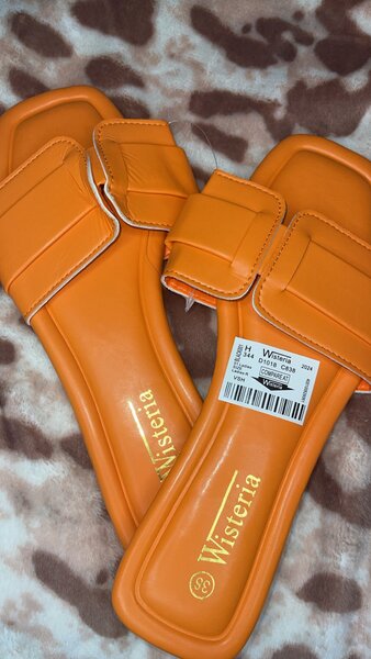 Ladies slippers