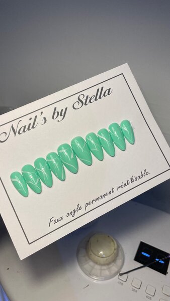 Press on nails