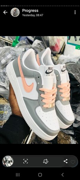 Sneaker