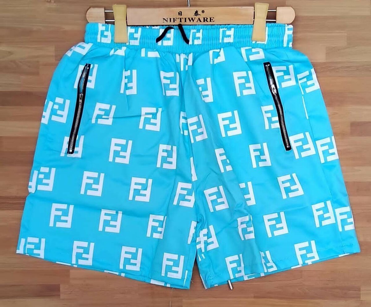 Side pocket short