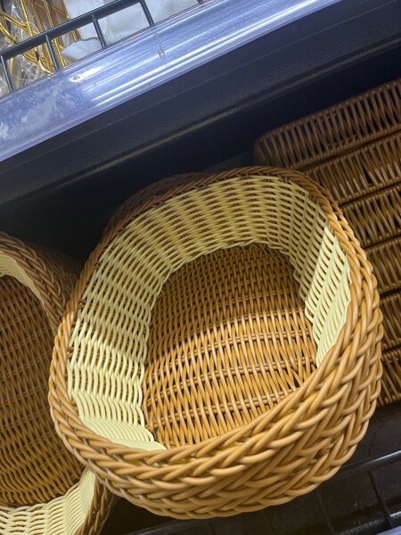 Panier en osier tressé