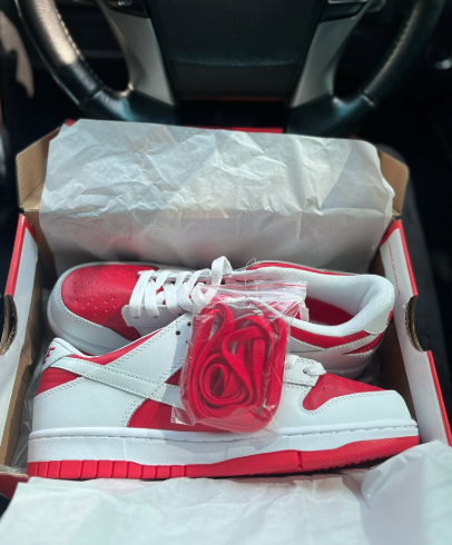 sneakers red