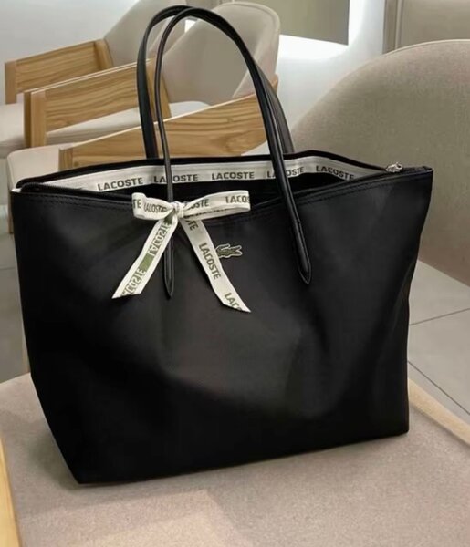 Sac Hautentiqu élégant Lacoste