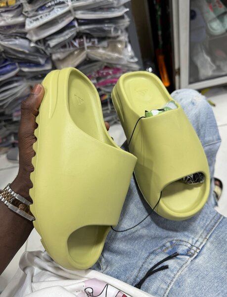 Claquettes Yeezy