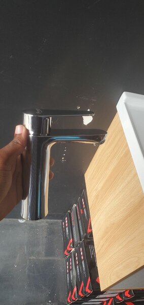 Basin faucet