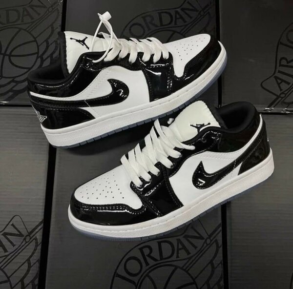 Baskets Noires et Blanches