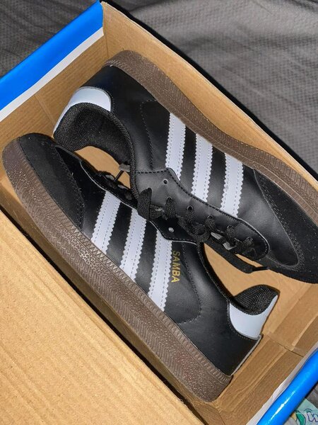 Sneakers