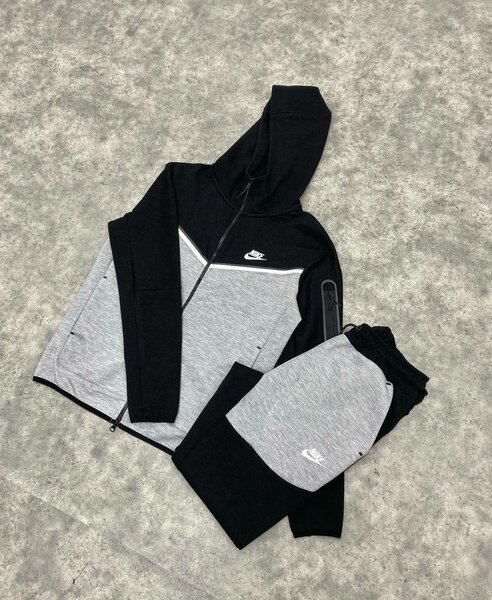 UK import Nike track