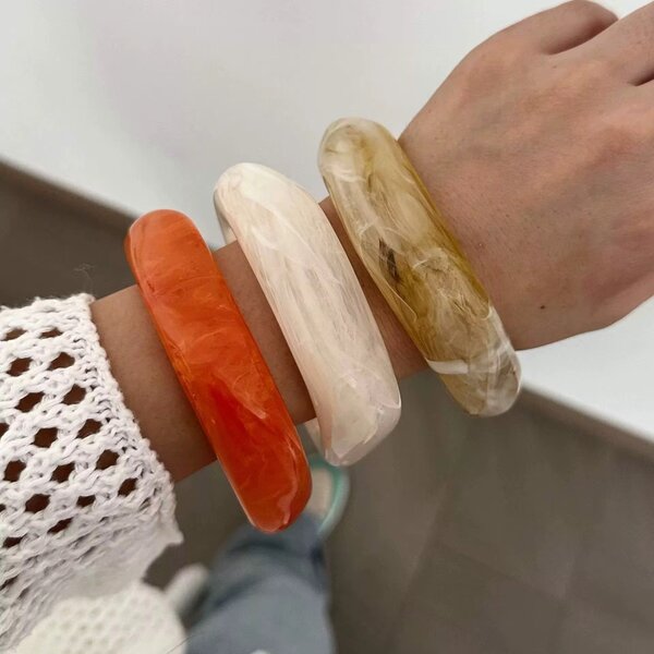Bracelets en résine colorée
