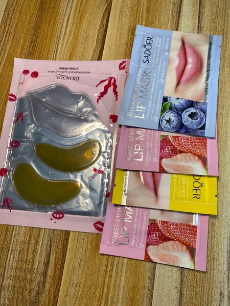 LIP GLOSS