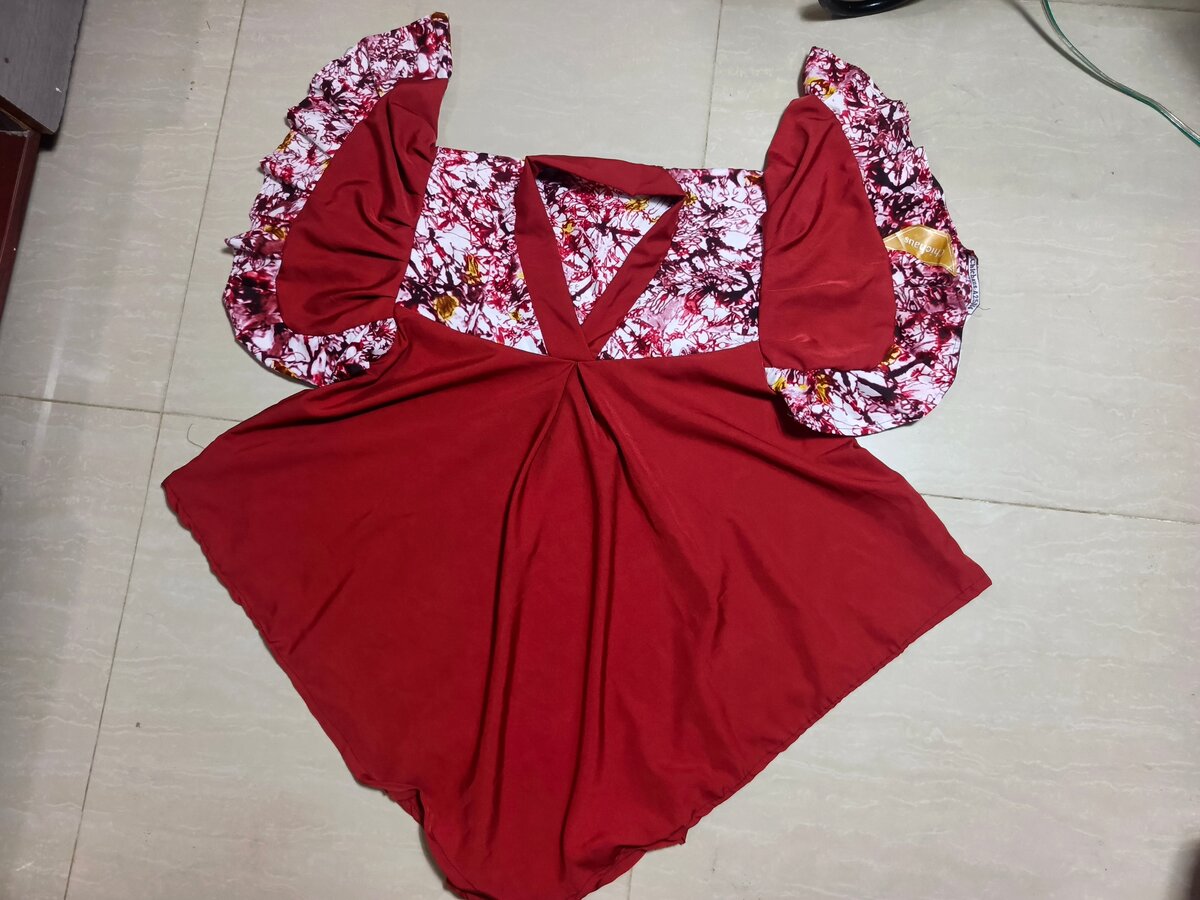 Ensemble blouse et pantalon rouge