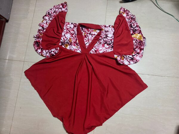 Ensemble blouse et pantalon rouge