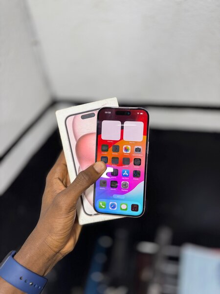 iPhone 15 simple