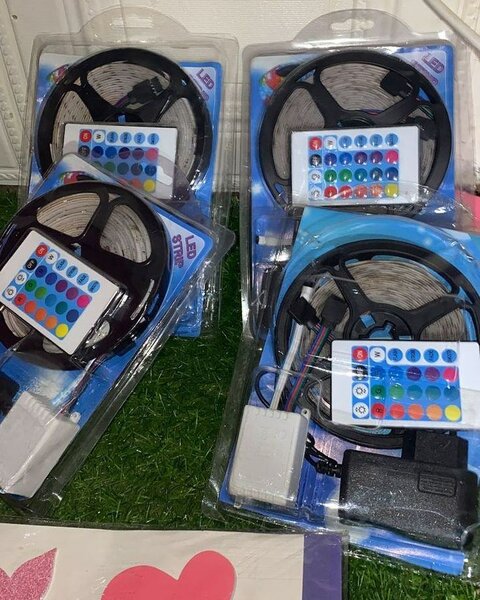 Bande LED multi-couleurs avec télécommande