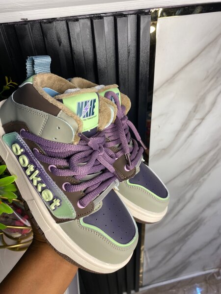 Kids sneakers