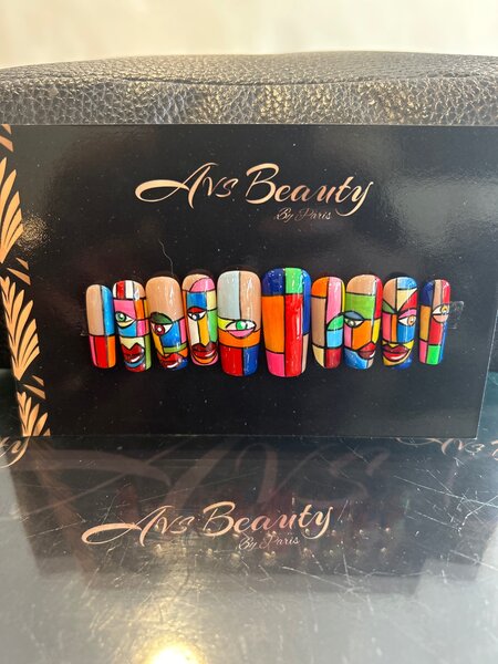 Press on nails