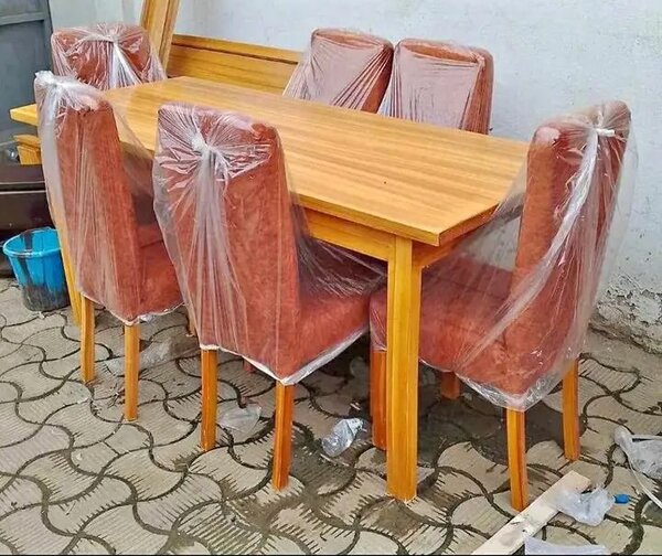 Table à manger avec chaises
