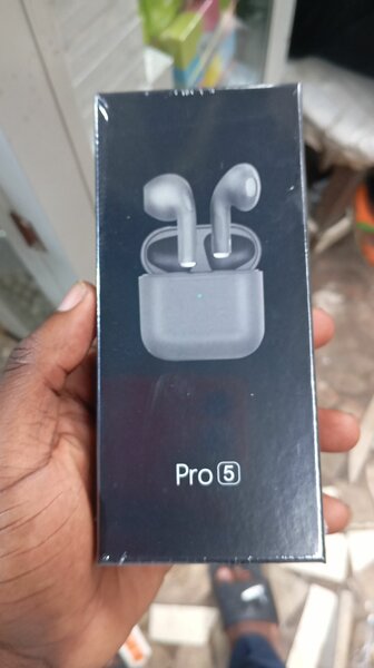 Airpods pro 5 noir