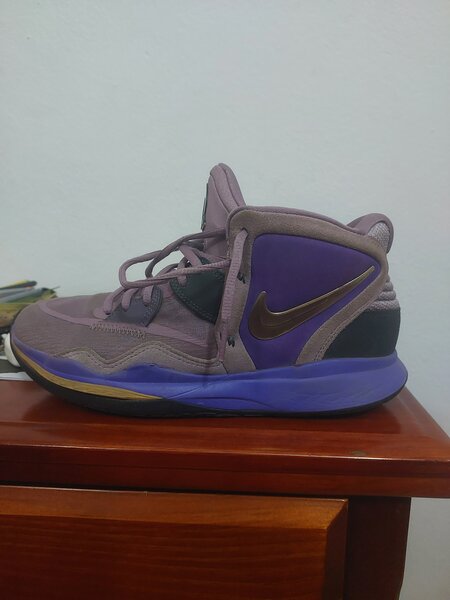 Kyrie 8 AUTHENTIQUE BON ETAT