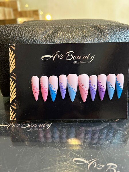 Press on nails