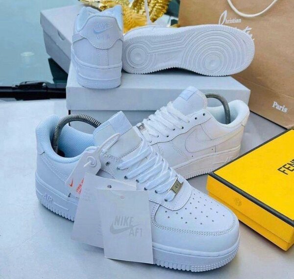 NIKE AIRFORCE 1