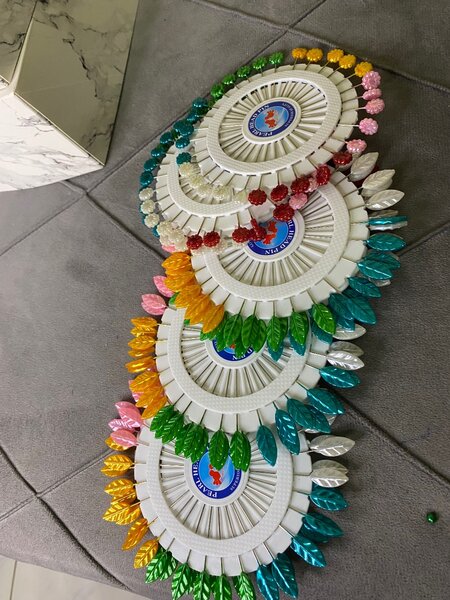 Épingles décoratives colorées