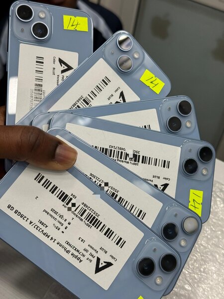 Colis iPhone 14 128 go