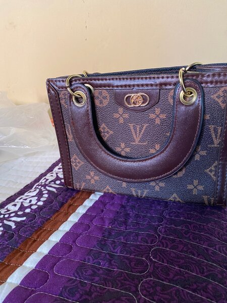 Medium handbags