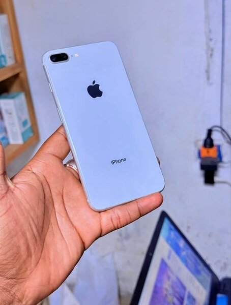 iPhone 8 Plus 64GB Argent