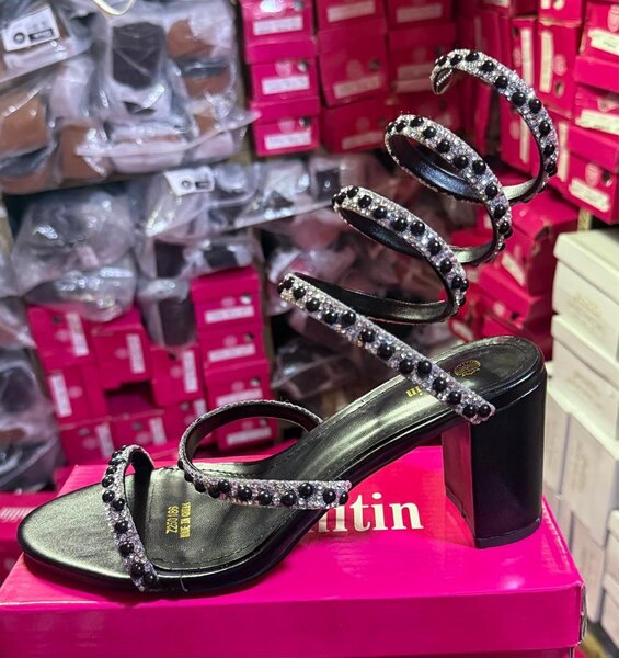 Sandales à talons perlées élégantes