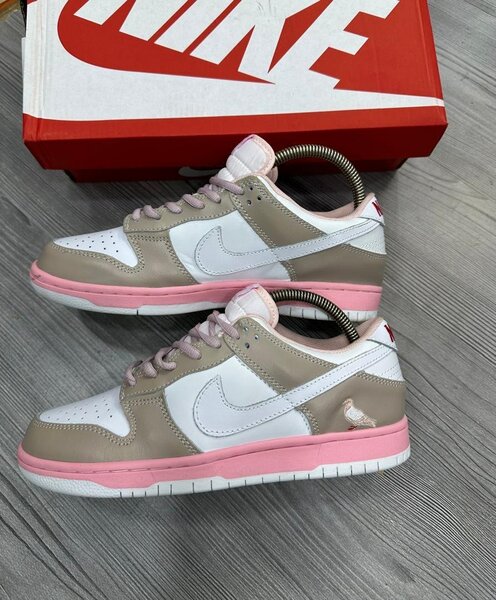 Sneaker
