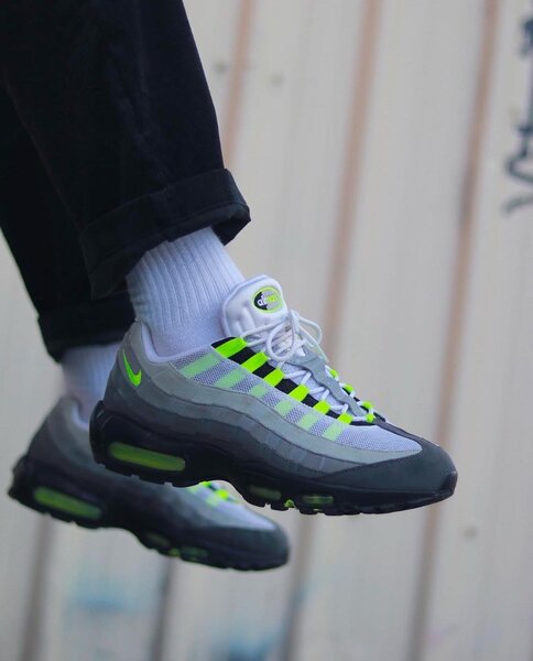 NIKE AIR