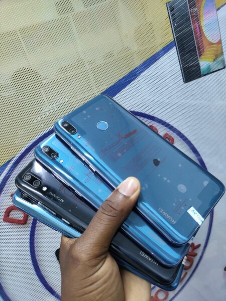 HUAWEI Y9 2019 QUASI NEUF 128/6GO RAM