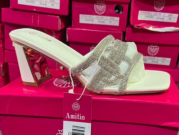 Chic mules