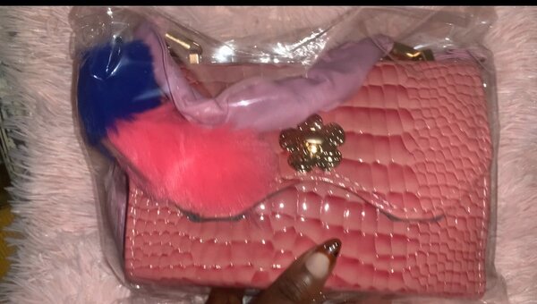 Sac à main en cuir rose élégant