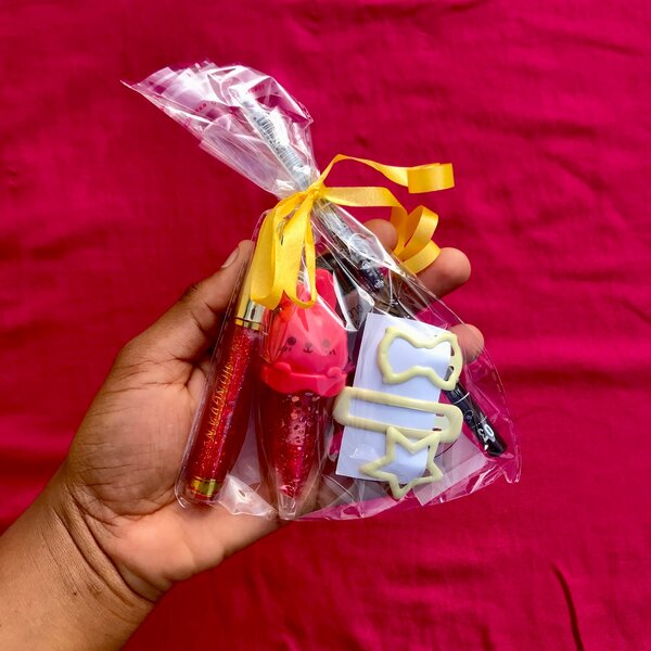 Kit Gloss