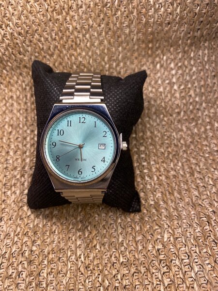 Montre élégante en acier inoxydable
