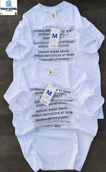 T-shirt blanc imprimé moderne