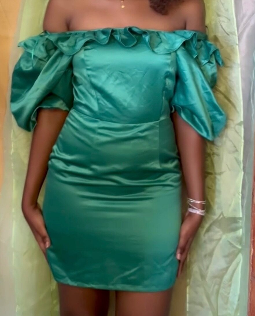 Robe Émeraude Épaules Dénudées