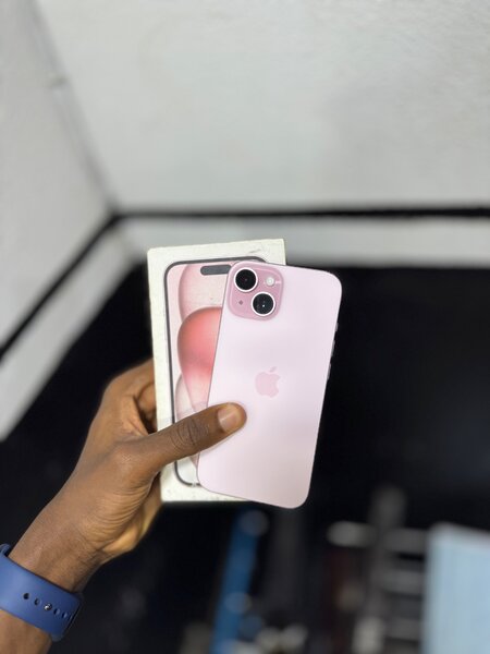 iPhone 15 simple