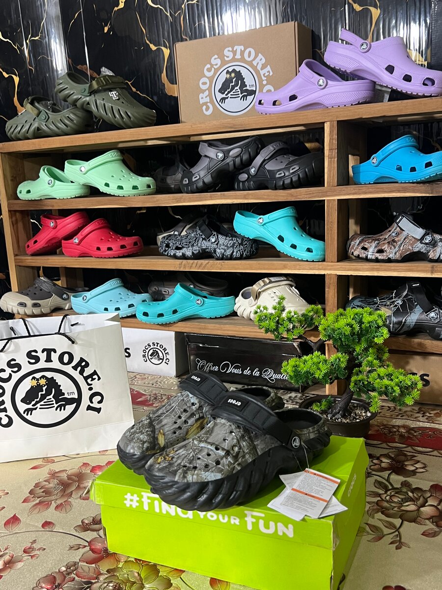 CROCS ECHO CLOG NOIR/DESINE