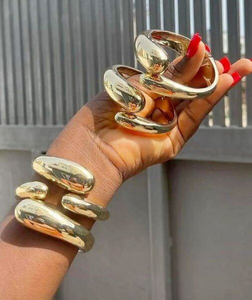 Bracelets dorés élégants