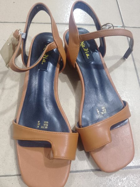 Sandales en cuir tendance
