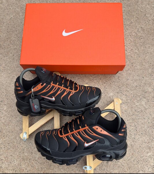 Baskets TN  noires