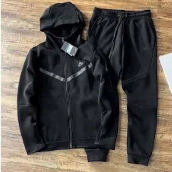 NIKE TECH !!