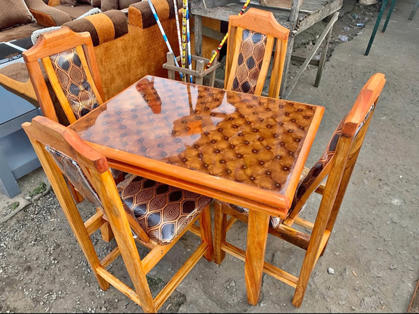 Ensemble table et chaises en bois
