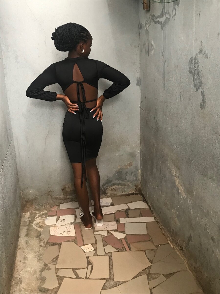 Robe moulante noire élégante