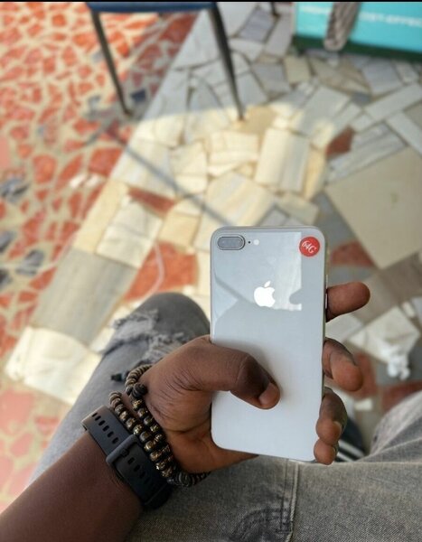 iPhone 8 Plus Argenté 64 Go