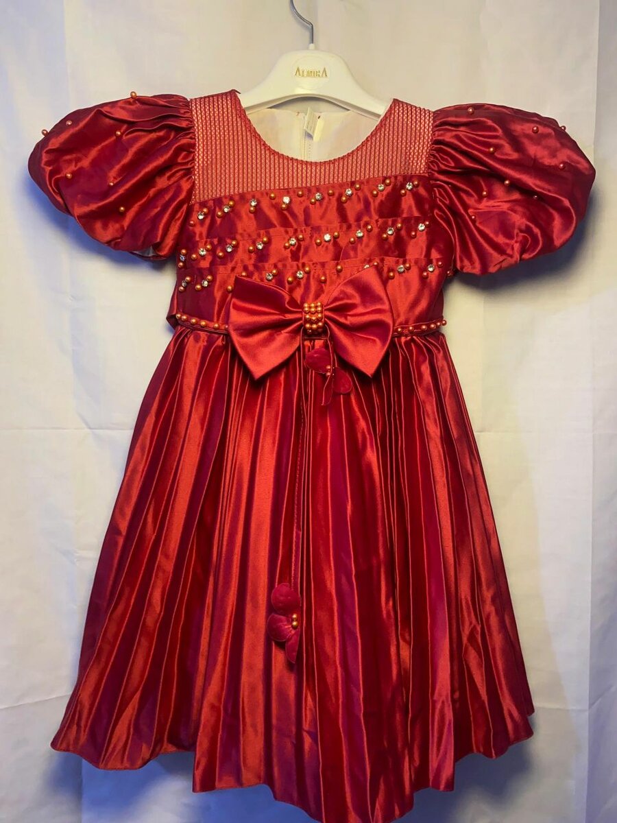 Robe Fille Satin Rouge Élégante
